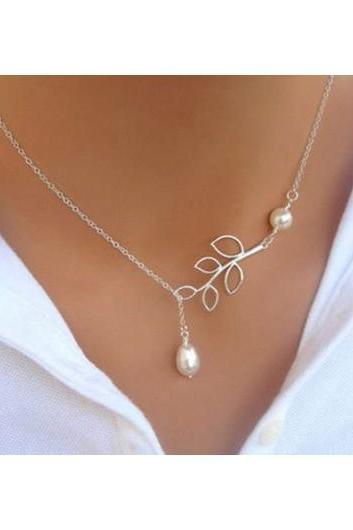 Free Shipping Faux Pearl Embellished Leaf Shape Metal Necklace -Silver
